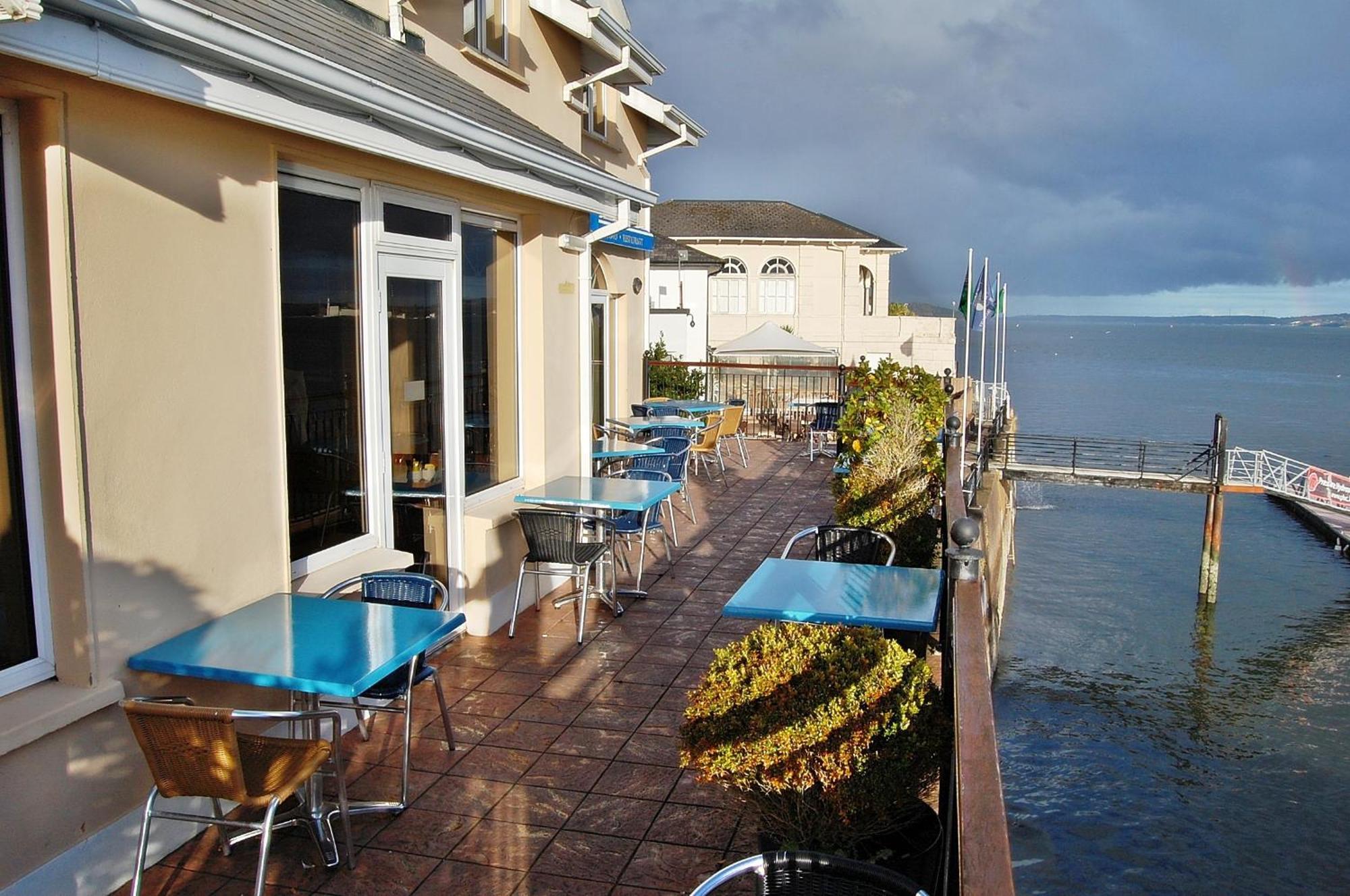 Watersedge Hotel كوب المظهر الخارجي الصورة