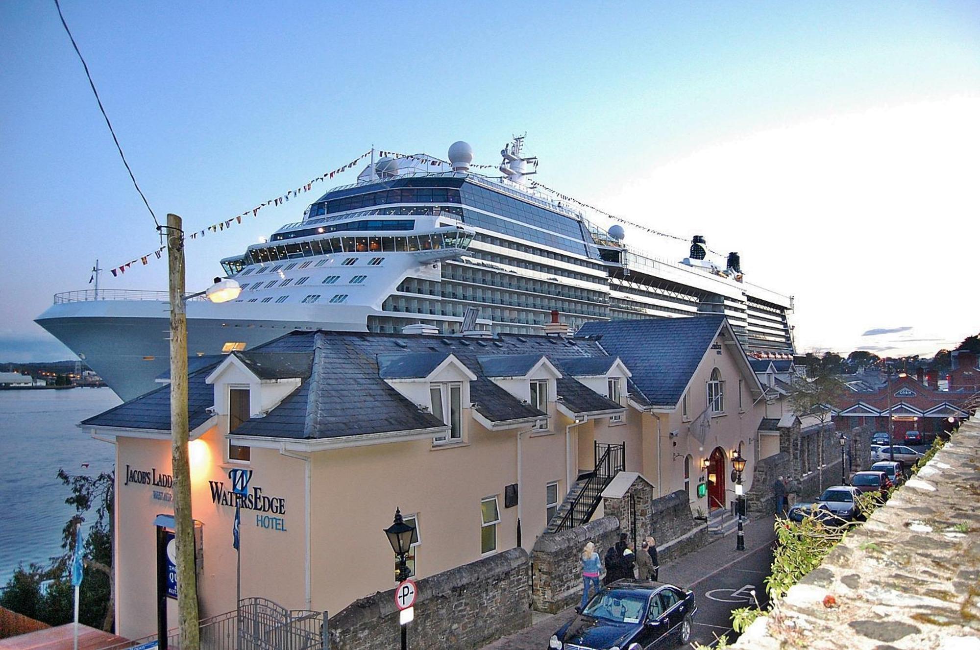 Watersedge Hotel كوب المظهر الخارجي الصورة