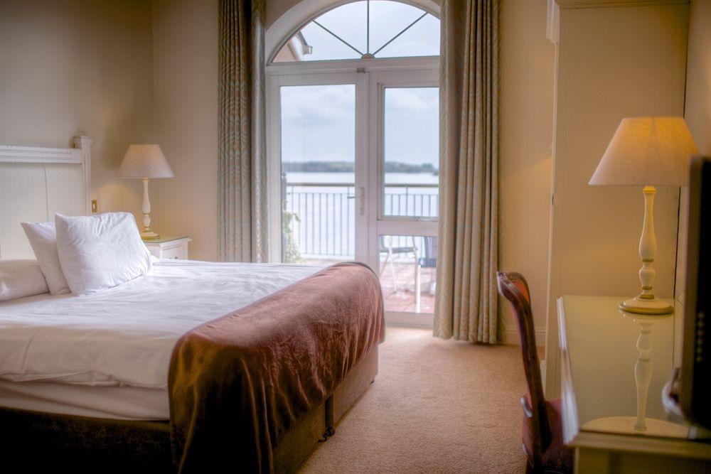 Watersedge Hotel كوب المظهر الخارجي الصورة