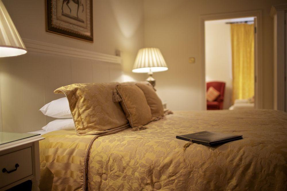 Watersedge Hotel كوب المظهر الخارجي الصورة