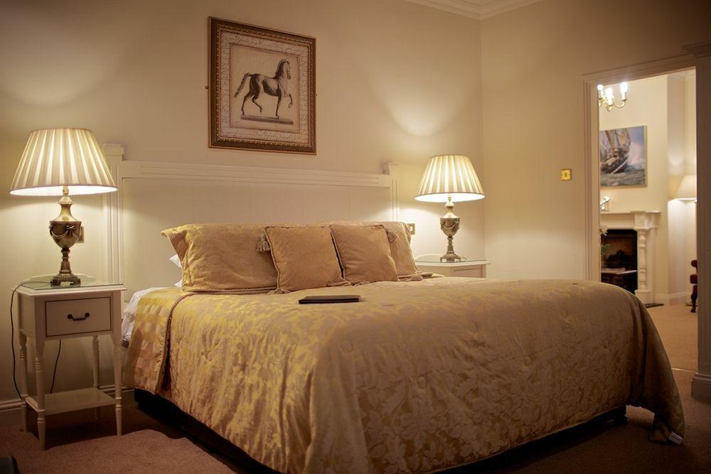 Watersedge Hotel كوب المظهر الخارجي الصورة