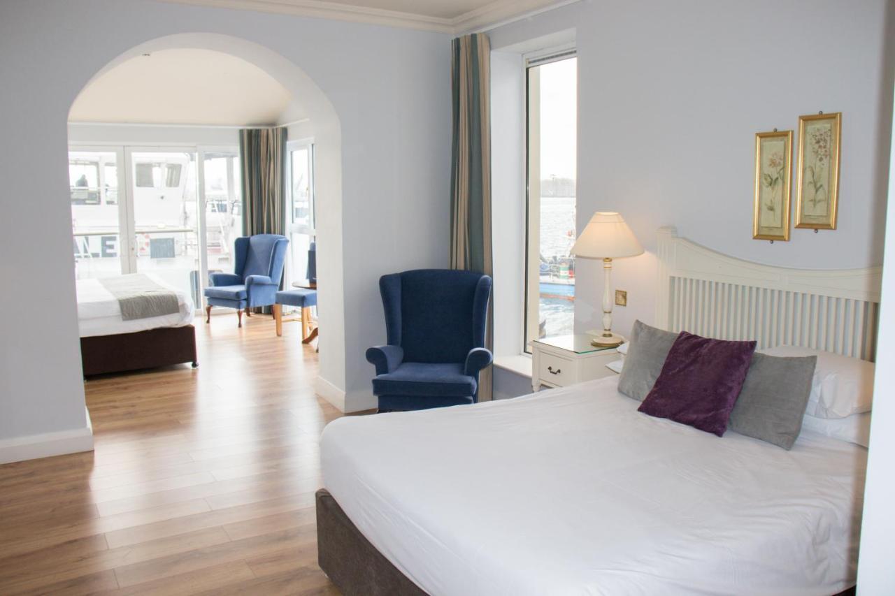 Watersedge Hotel كوب المظهر الخارجي الصورة