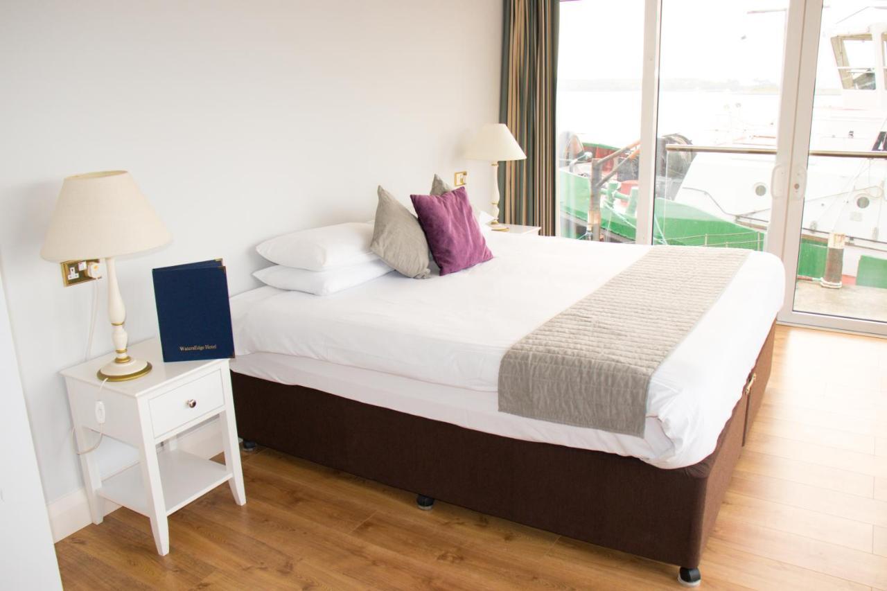 Watersedge Hotel كوب المظهر الخارجي الصورة